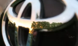 bukan-saling-sikut-toyota-ajak-suzuki-berkolaborasi-dalam-produksi-mobil-listrik